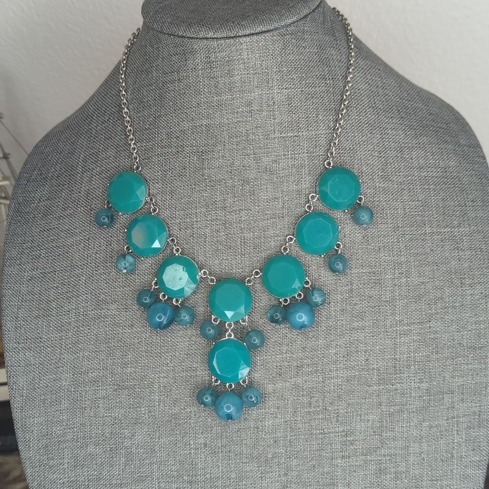 Van Heusen necklace New With Tag